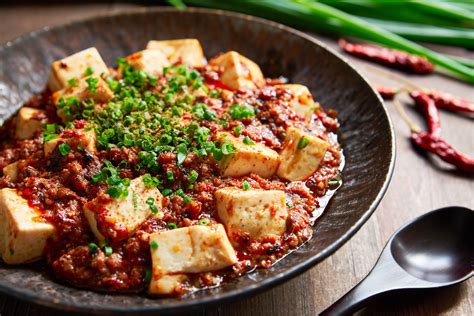  Le Mapo Doufu: Une Explosion de Saveurs Picantes et Umami qui Va Vous Faire Saliver !